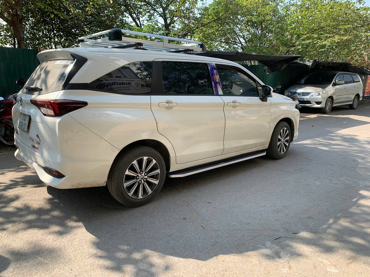 Bậc lên xuống, bệ bước chân ô tô Avanza Veloz 2022 loại Mẫu nhôm đúc B-08