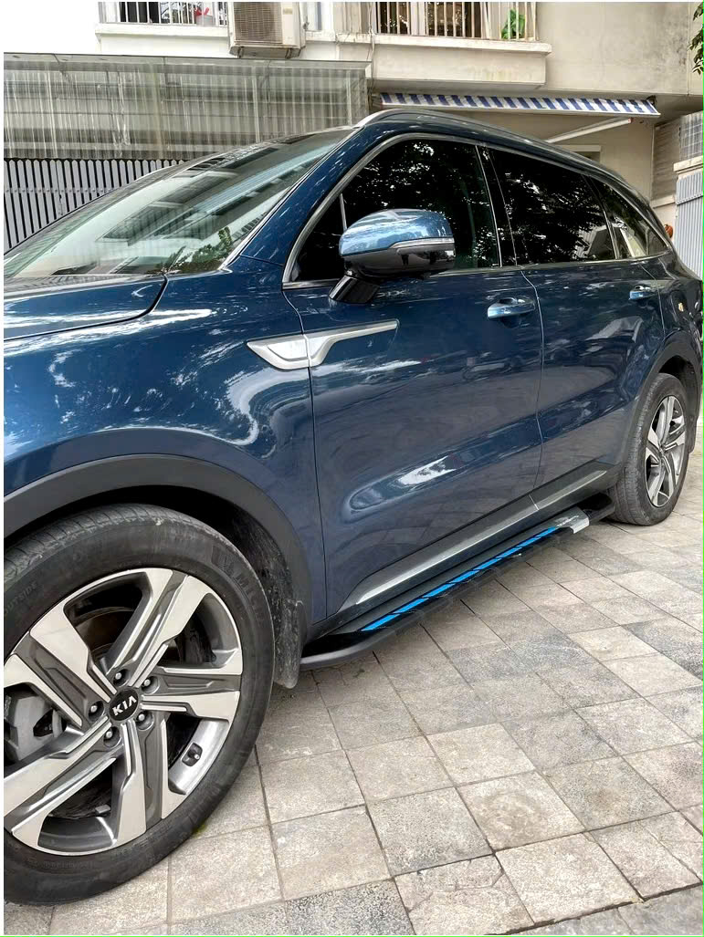 Bậc lên xuống cho Kia Sorento 2021-2024, trang trí xe khỏe khắn, giúp lên xuống dễ dàng