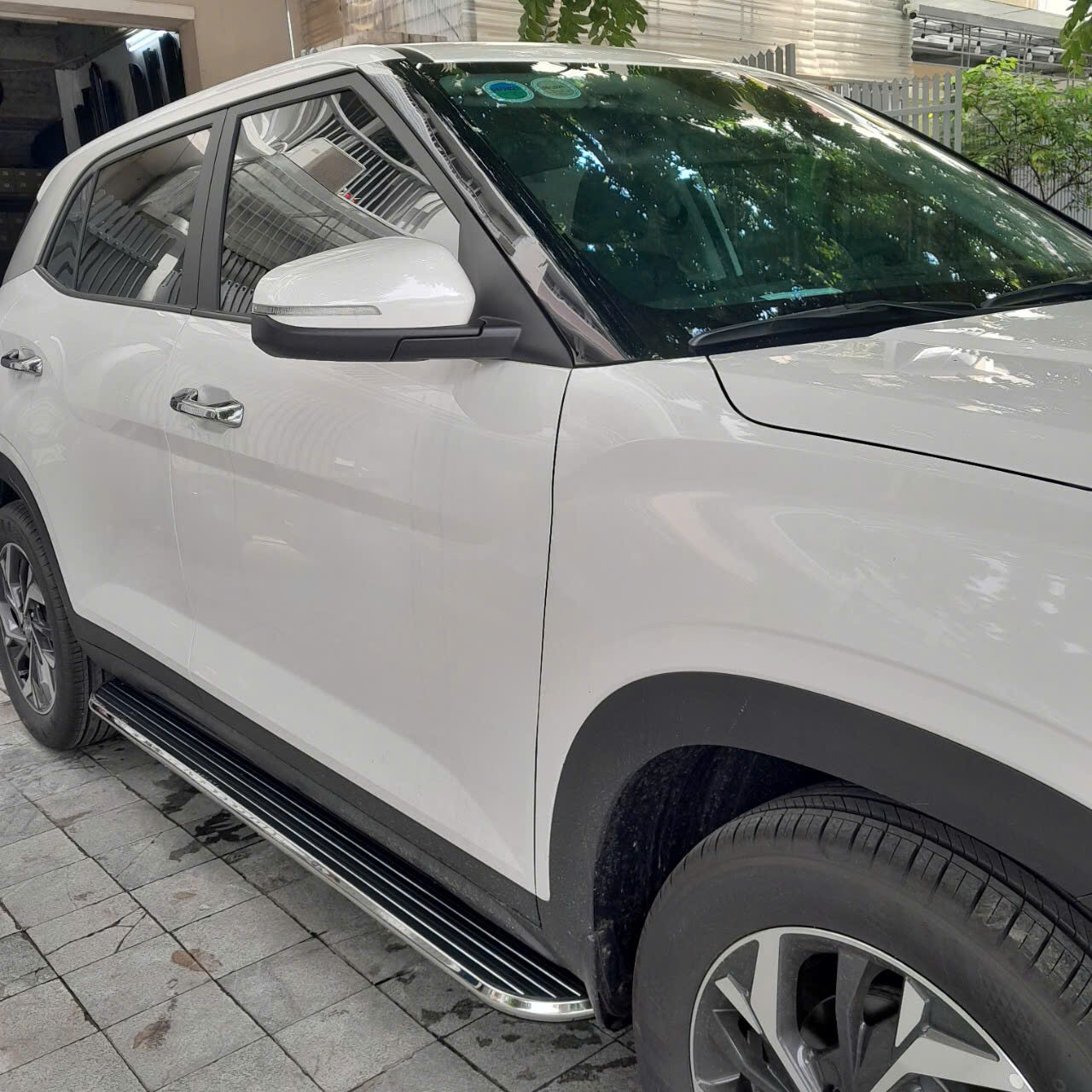 Bậc bước chân lên xuống xe cho Huyndai Creta 2022+ mới nhất, họa tiết nhưa, cao su hoặc mặt Inox