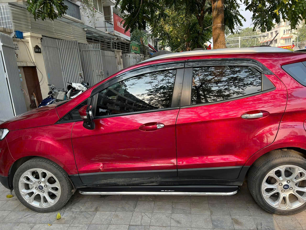 Bậc lên xuống, bệ bước chân cho FORD ECOSPORT CAO CẤP, thiết kế theo lỗ chờ có sẵn khung gầm xe
