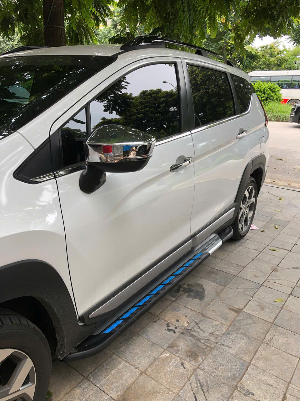 Bậc lên xuống, bệ bước chân ô tô Xpander 2022, thiết kế hiện đại, đẹp mắt, phong cách