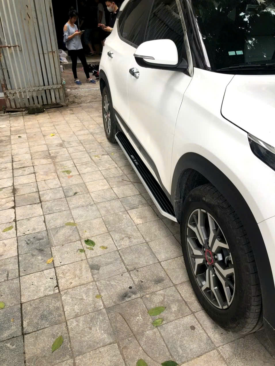 Bậc lên xuống, bệ bước chân ô tô cho KIA Seltos, không phải khoan đục, an toàn cho người dùng